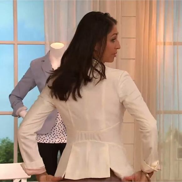 G.I.L.I. Cream Blazer – Size 6 - Picture 6 of 16